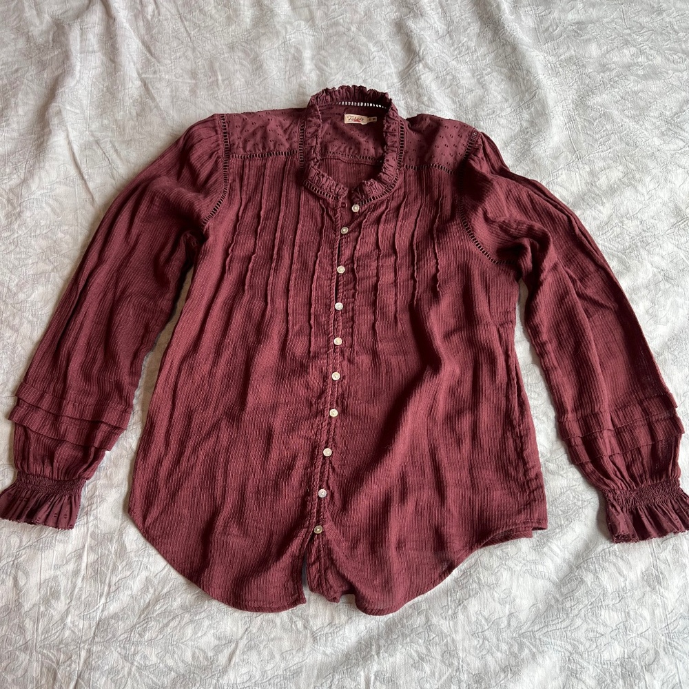 Faherty cotton top, burgundy. Size M. Never worn.
